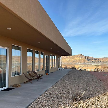Page Arizona Border Town- Grand Serenity Room With Mesa Views Big Water Εξωτερικό φωτογραφία