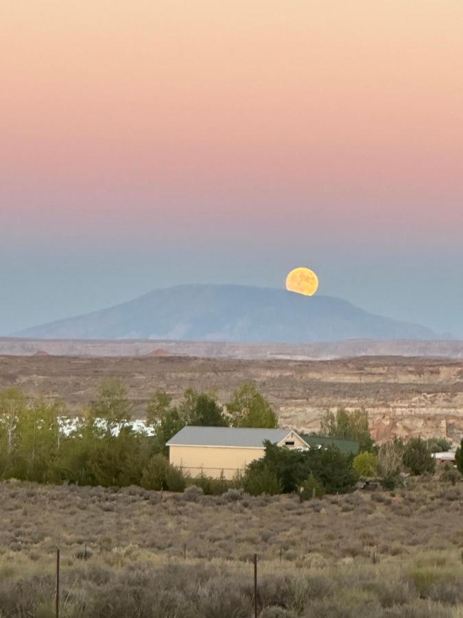 Page Arizona Border Town- Grand Serenity Room With Mesa Views Big Water Εξωτερικό φωτογραφία