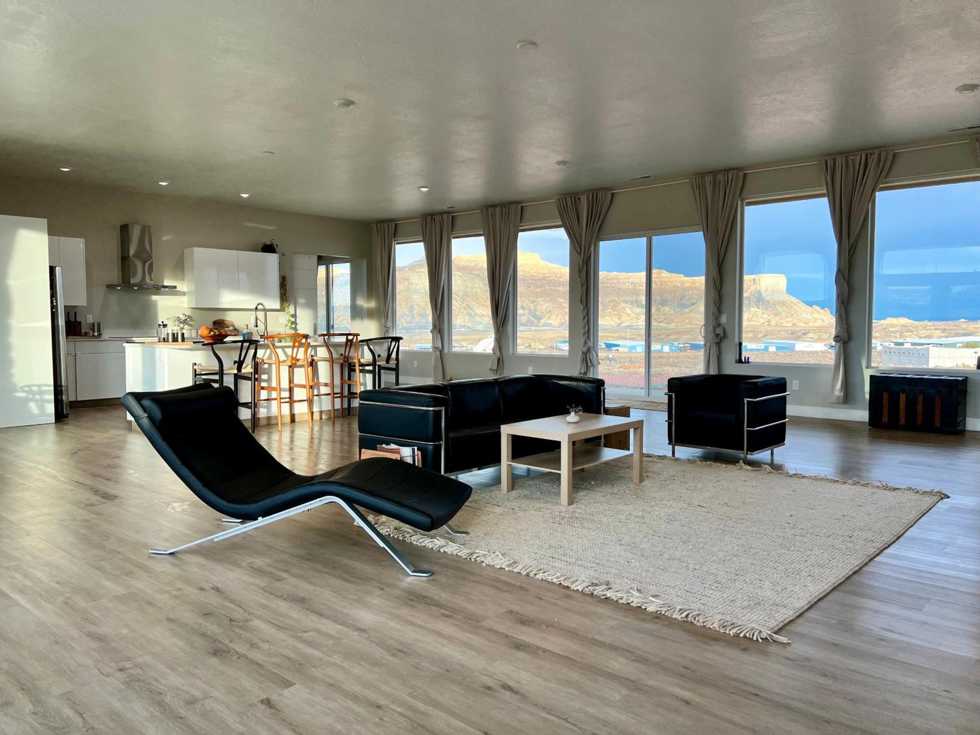 Page Arizona Border Town- Grand Serenity Room With Mesa Views Big Water Εξωτερικό φωτογραφία