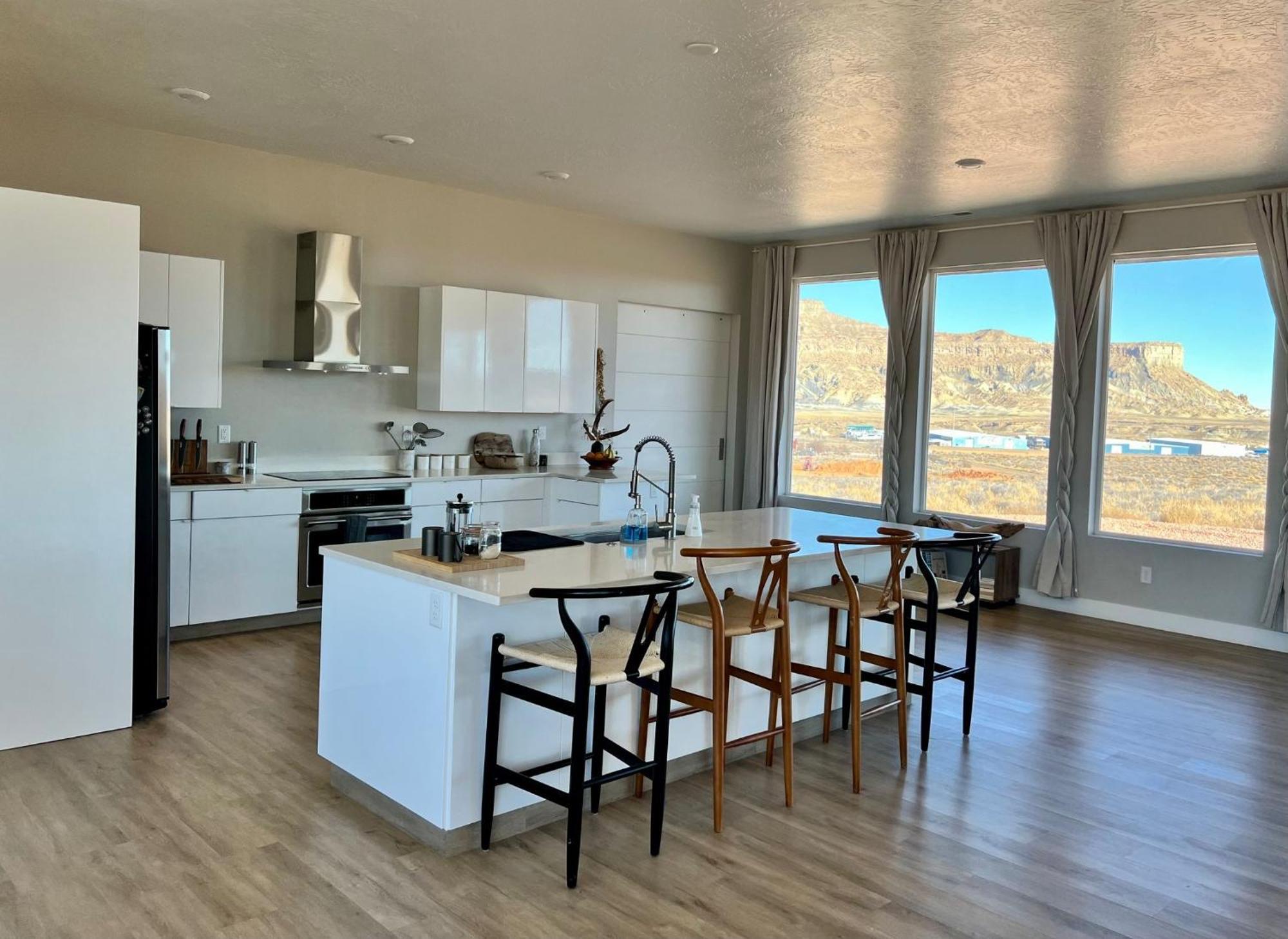 Page Arizona Border Town- Grand Serenity Room With Mesa Views Big Water Εξωτερικό φωτογραφία